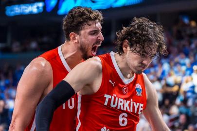 12 Dev Adam, EuroBasket'te finale yükseldi: Şampiyonluğa 1 adım kaldı!