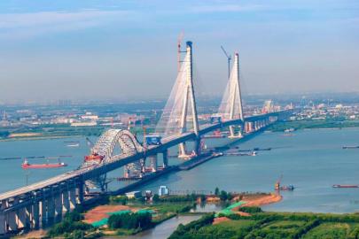 Daha Önce Hiç Görülmemiş Bir Teknoloji Kullanılarak Yapılan Çin Köprüsü Hizmete Açıldı