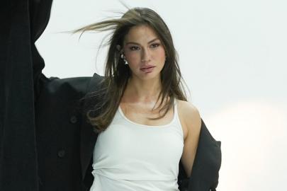 Eşref Rüya’nın Nisan’ı Demet Özdemir’den Yeni Sezon Kareleri Geldi!