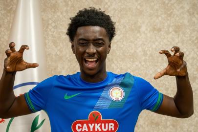 Rizespor, Jesurun Rak-Sakyi’yi Kiralık Olarak Kadrosuna Kattı