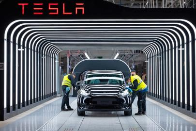 Tesla’dan radikal adım! O model artık satılmayacak